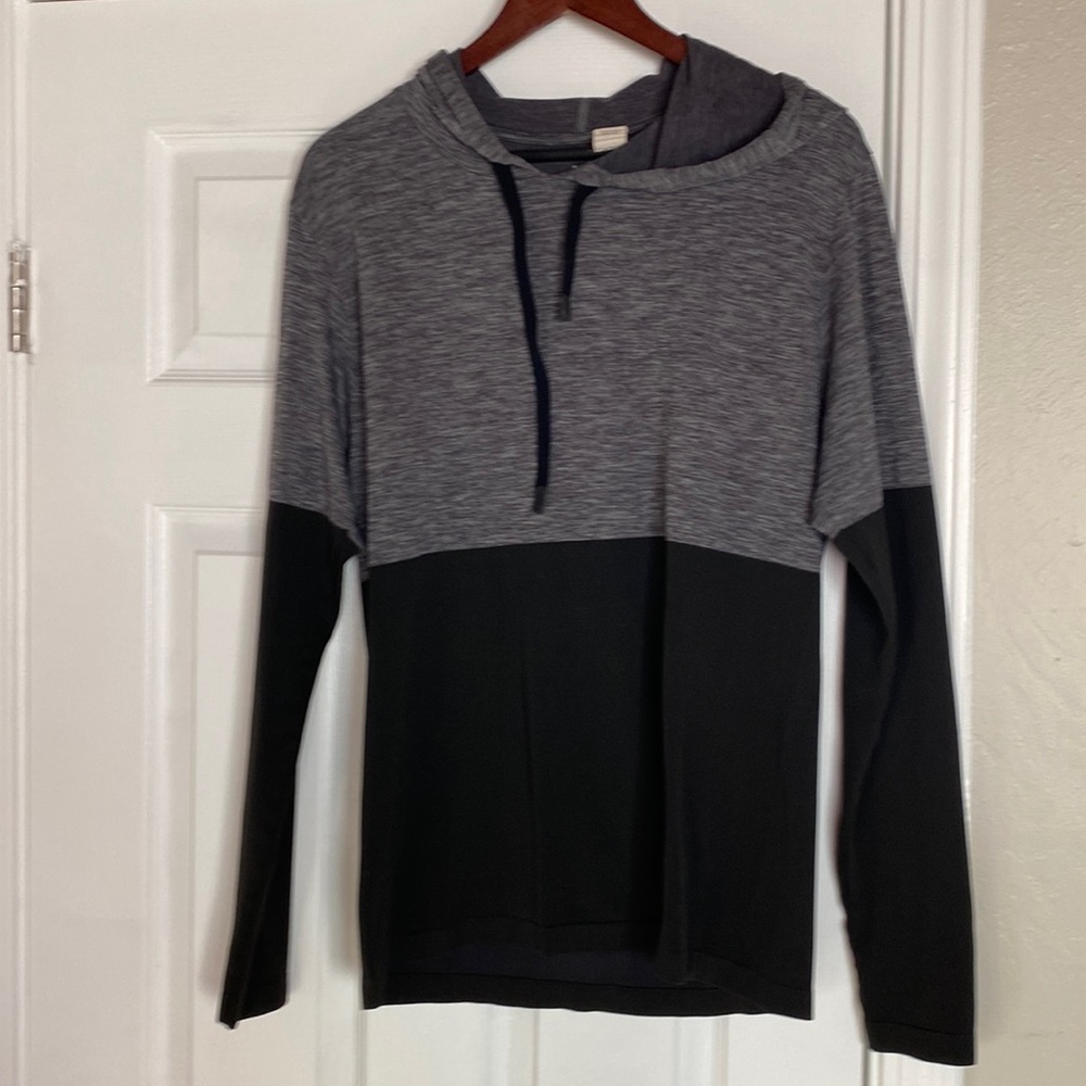 Alo yoga hoody. Size M